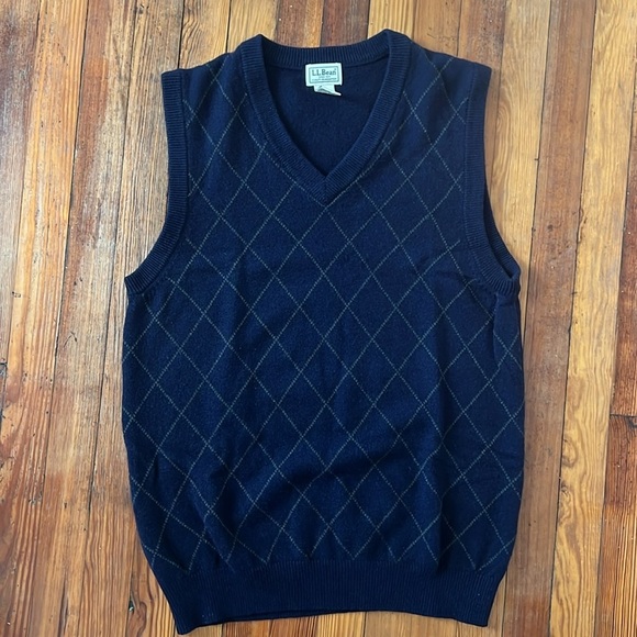 L.L. Bean Other - L.L. Bean Classic Lamb's Wool Navy Blue Diamond Pattern V-Neck Sweater L Tall